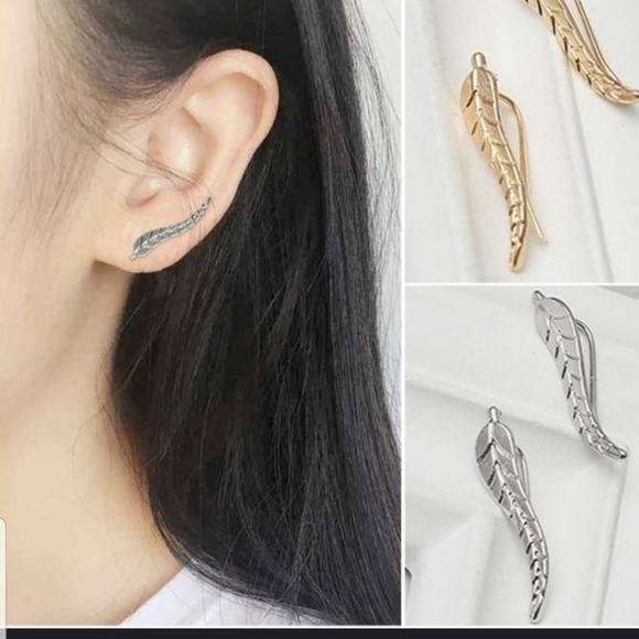 Jewelry - So cute GOLD leaf ear climber earrings